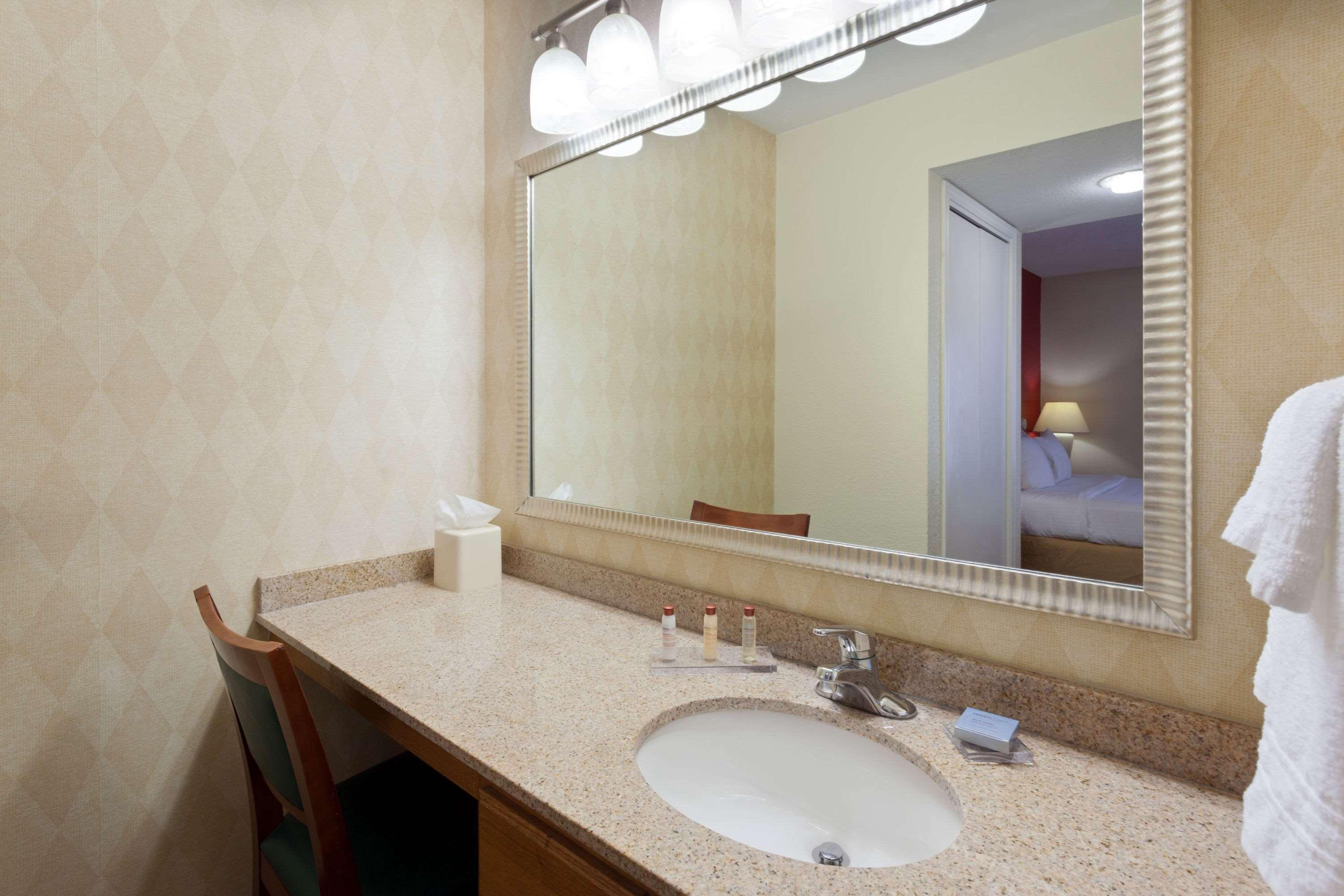 Hawthorn Suites By Wyndham Dearborn/Detroit Exterior photo